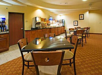 Country & By Radisson, Staten Island Hotel New York