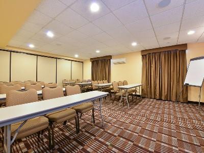 Country & By Radisson, Staten Island Hotel