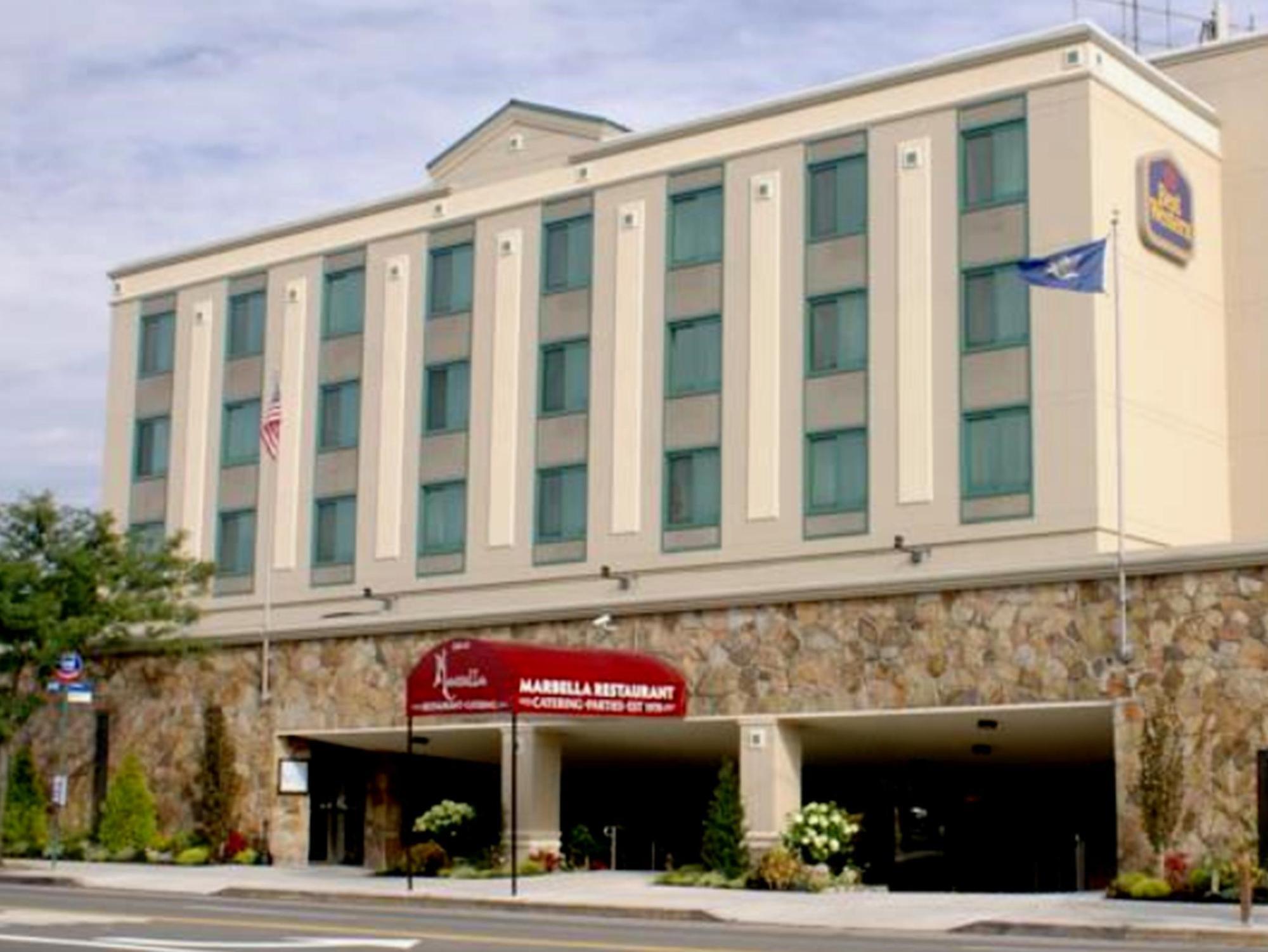 Western Queens Gold Coast Hotel 3*