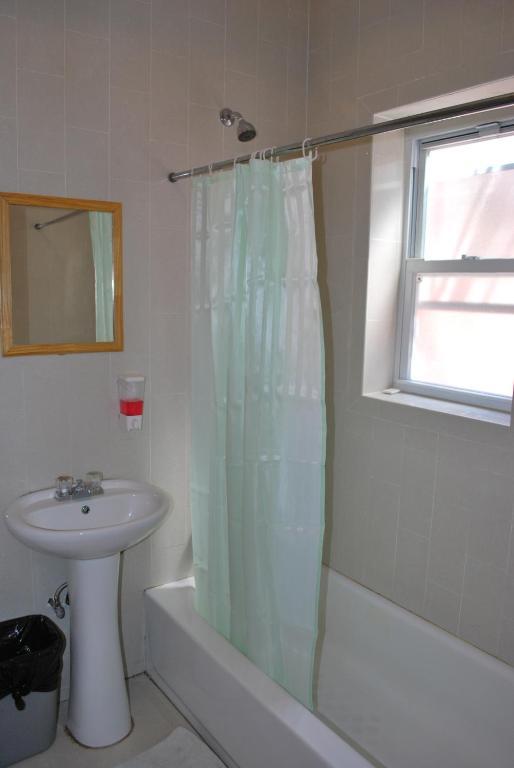 Bowery Grand Hostel *