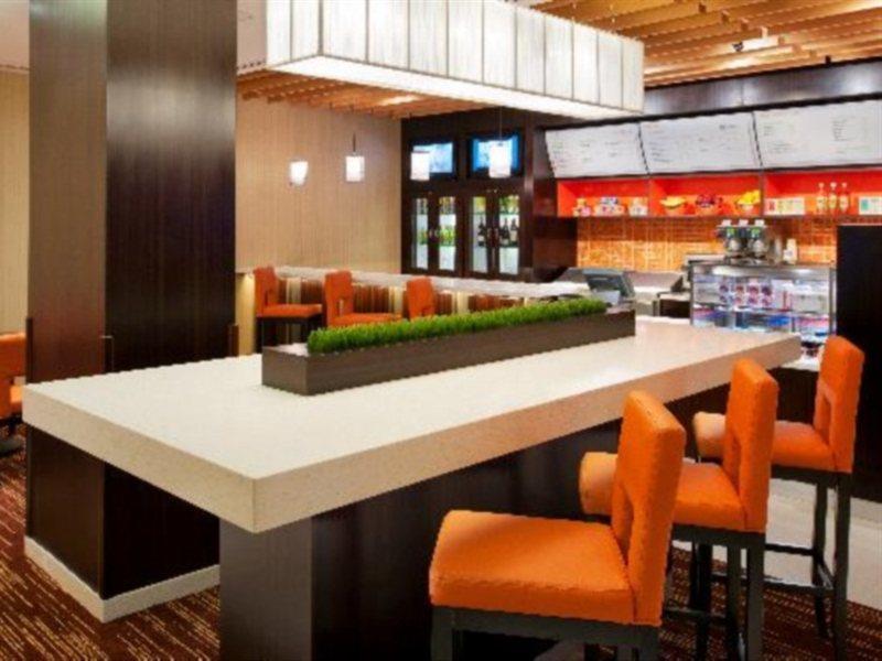 Courtyard By Marriott Manhattan / Soho