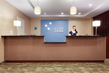 Country & By Radisson, Staten Island 3*