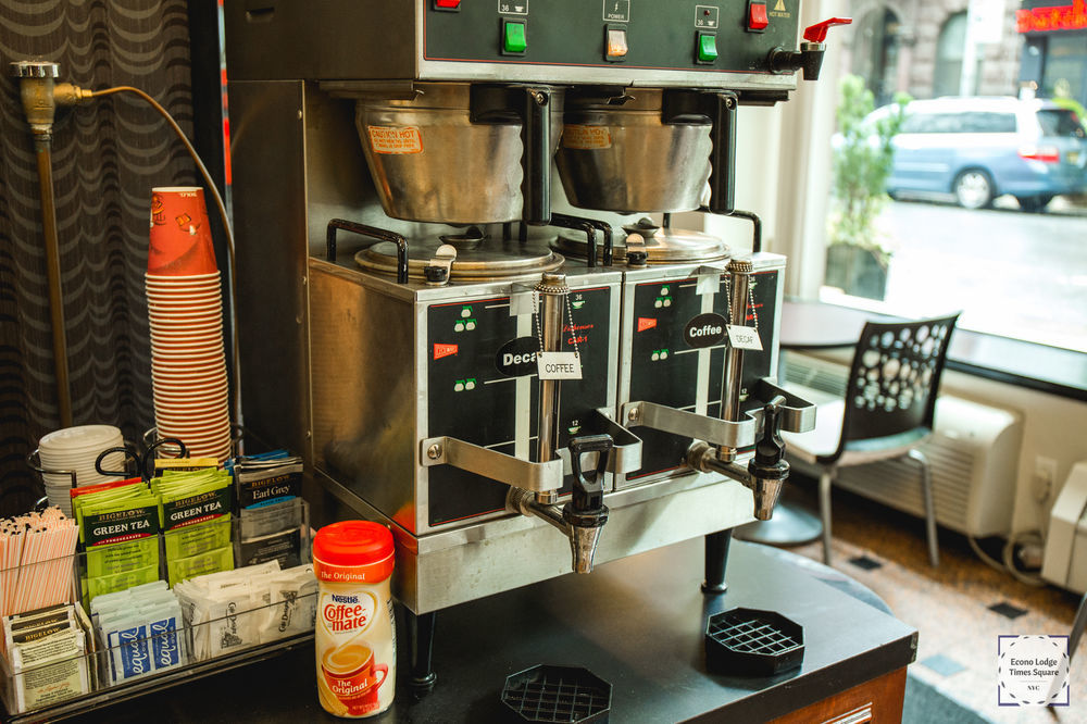 Econo Times Square Hotel 2*