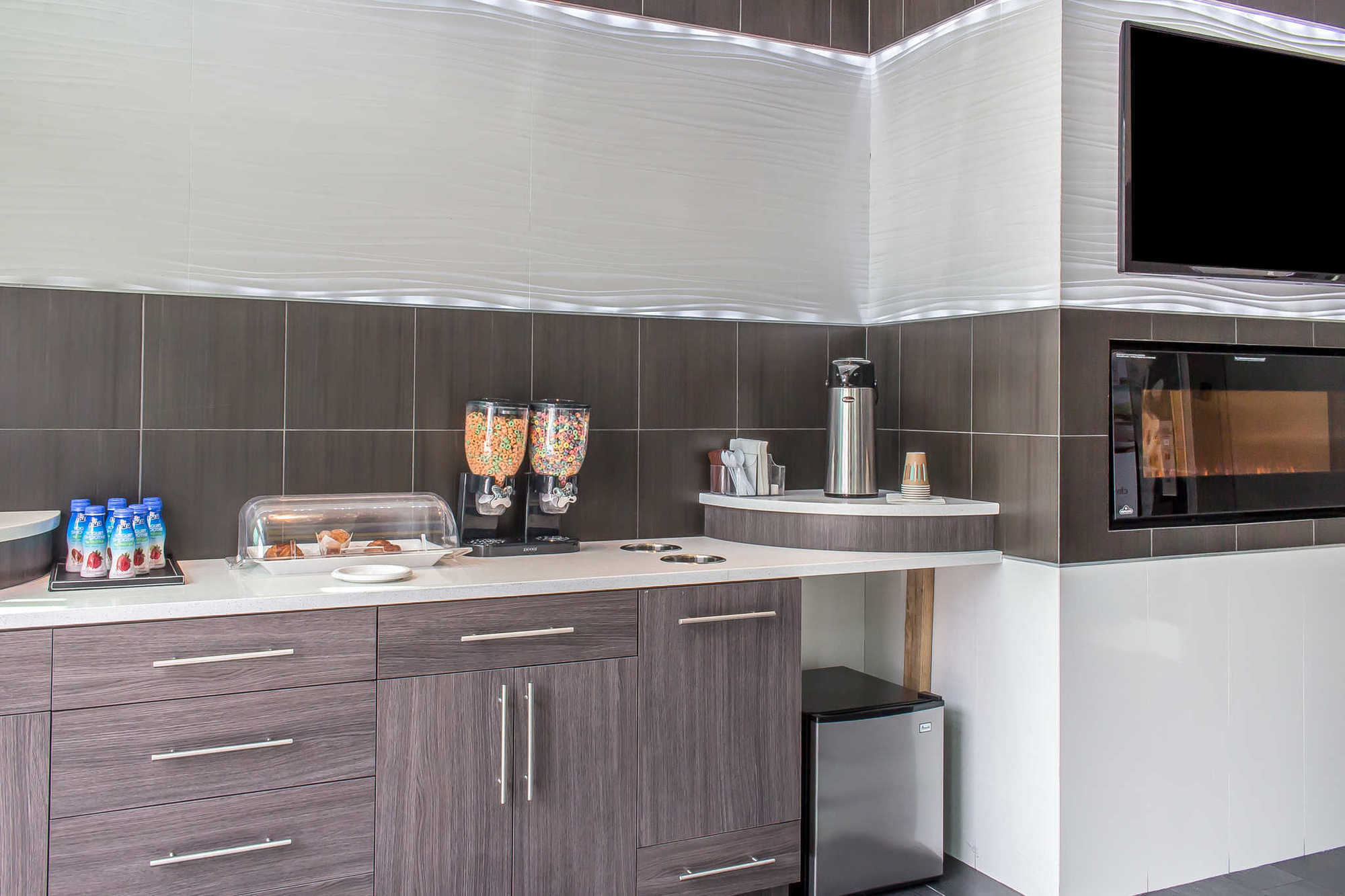 Umbrella Bronx Hotel *