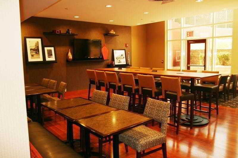 Hotel Hampton - Laguardia Airport 3*