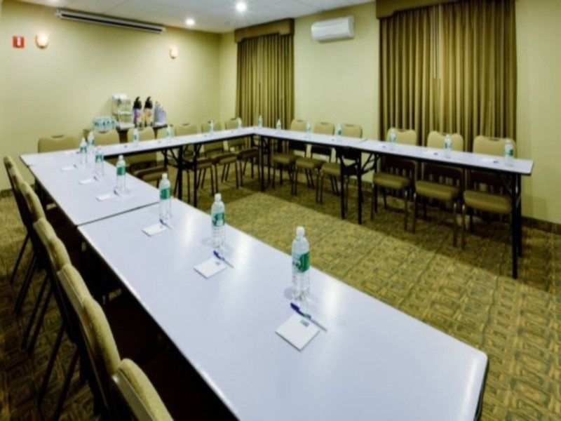 Hotel Country & By Radisson, Staten Island 3*