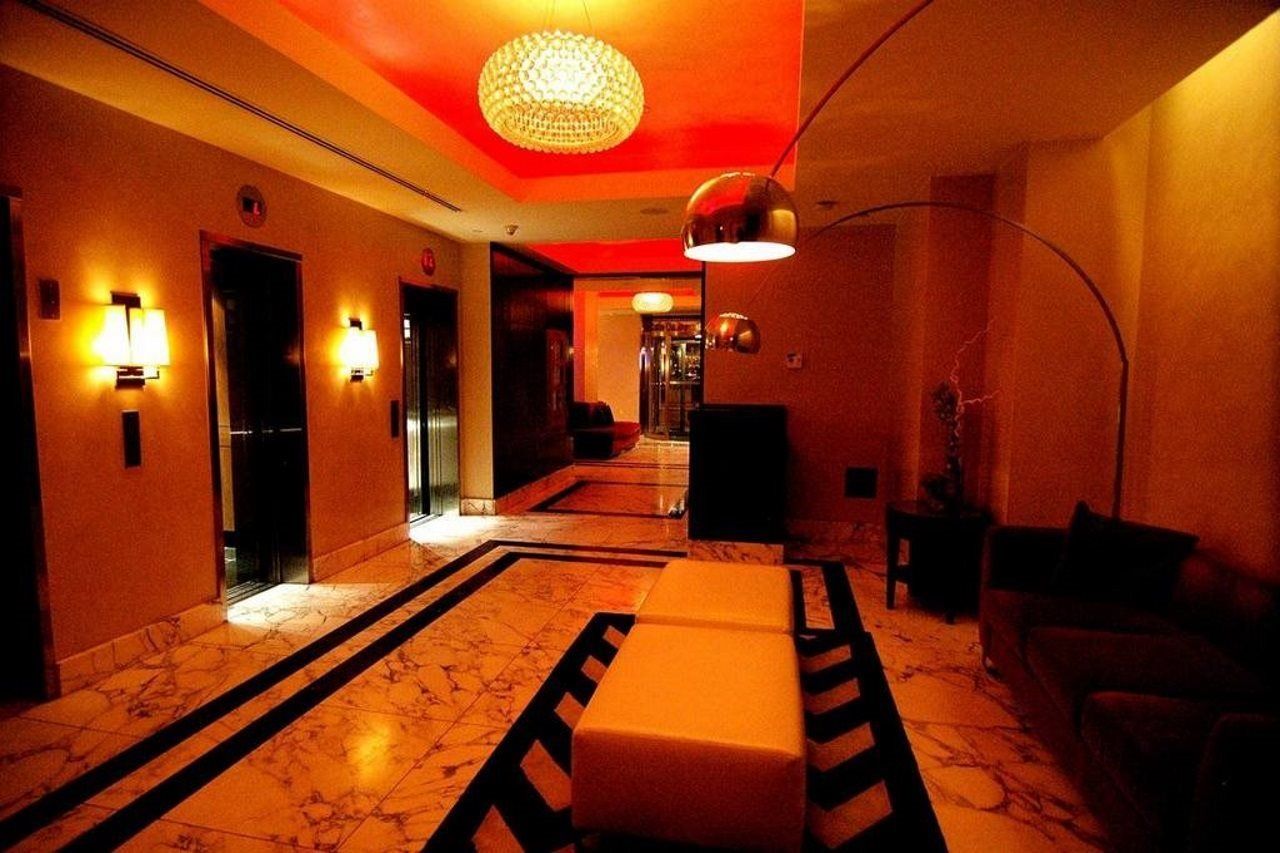 Aura Times Square 4*