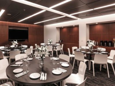 Courtyard By Marriott Long Island City/new York Manhattan View Hotel