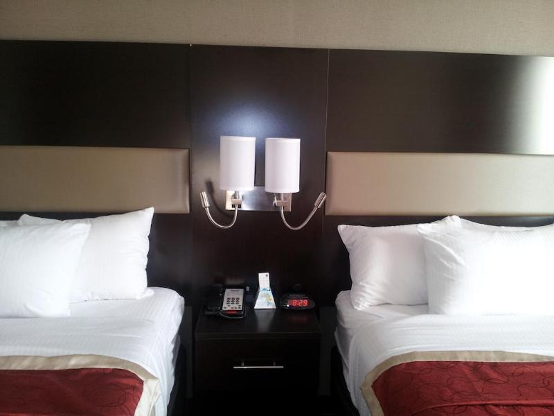 Hotel Howard Johnson By Wyndham Jamaica Ny Near Airtrain Jfk