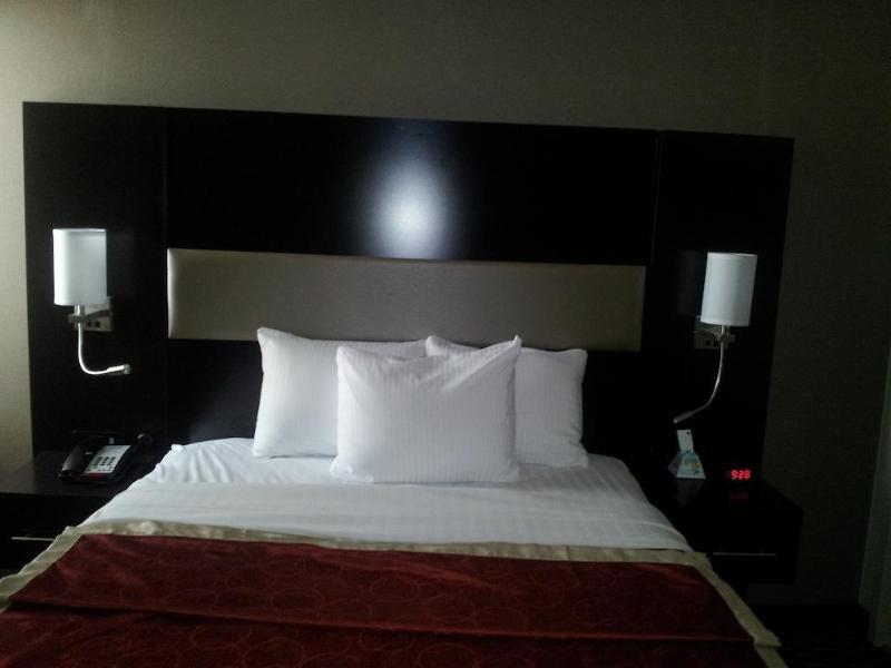 Hotel Howard Johnson By Wyndham Jamaica Ny Near Airtrain Jfk New York