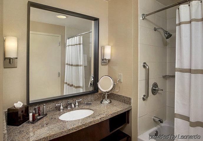 Hotel Marriott At The Brooklyn Bridge