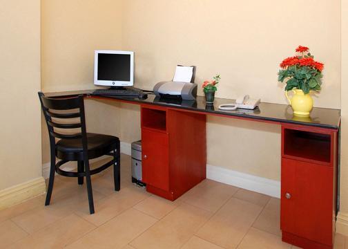 Hotel Comfort & Laguardia Airport 3*