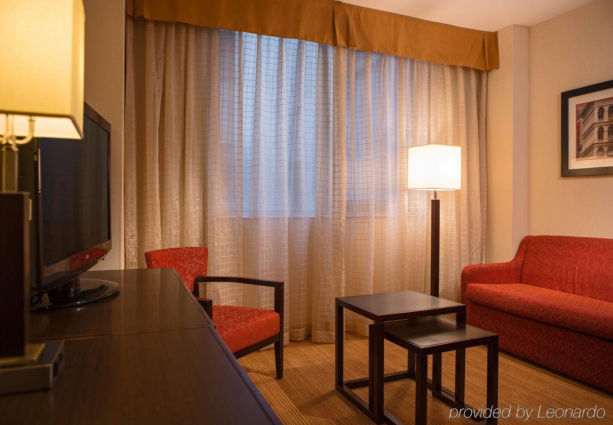 Courtyard By Marriott Manhattan / Soho Hotel