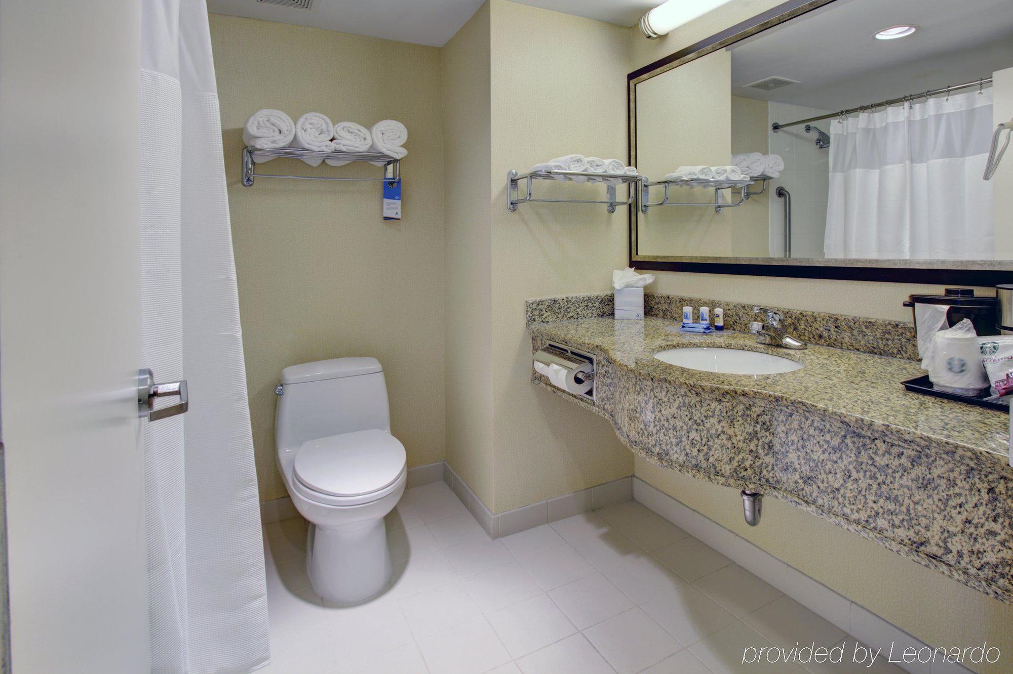 Fairfield & By Marriott Long Island City/manhattan View Hotel