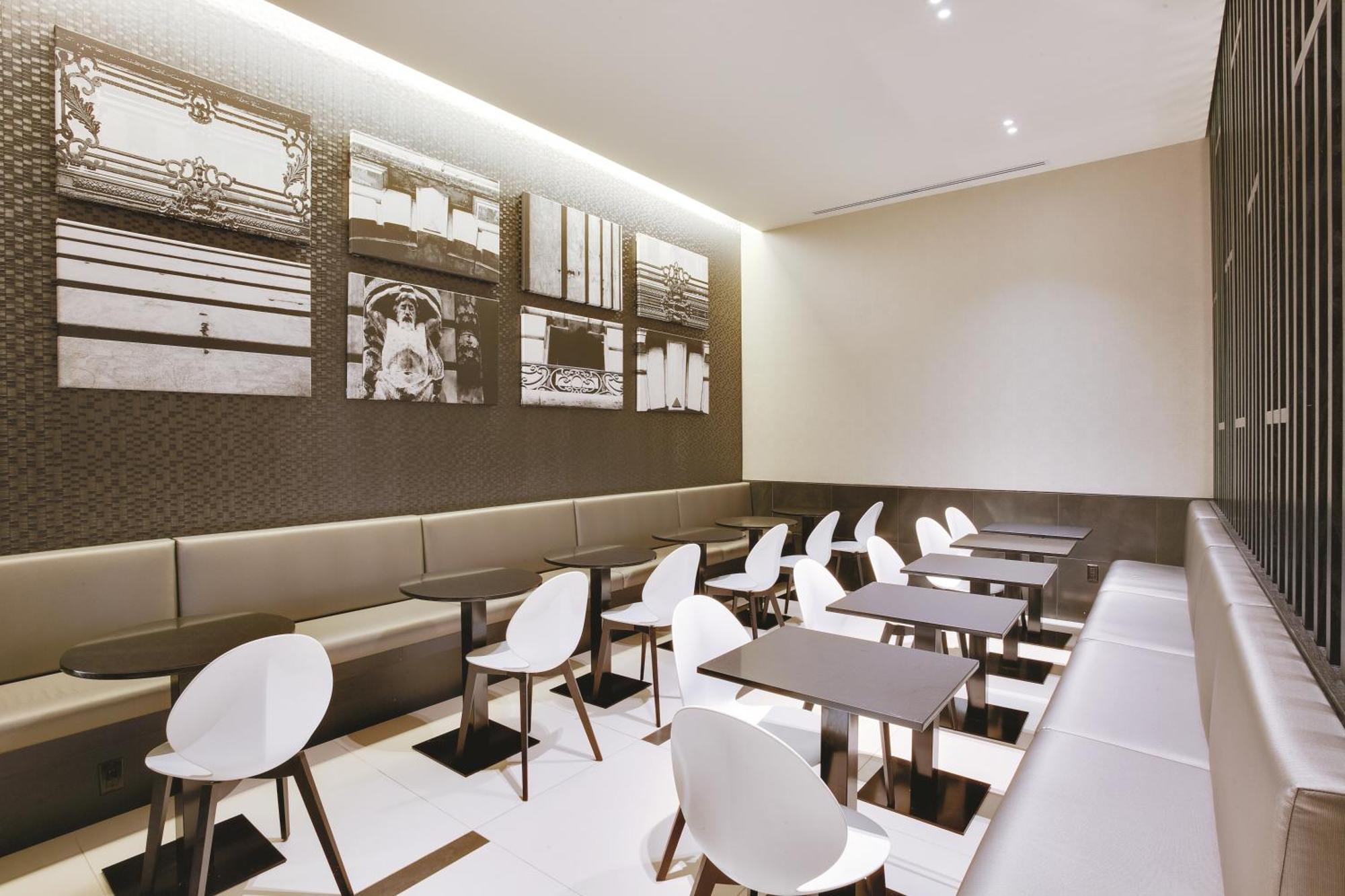 The At Fifth Avenue Hotel