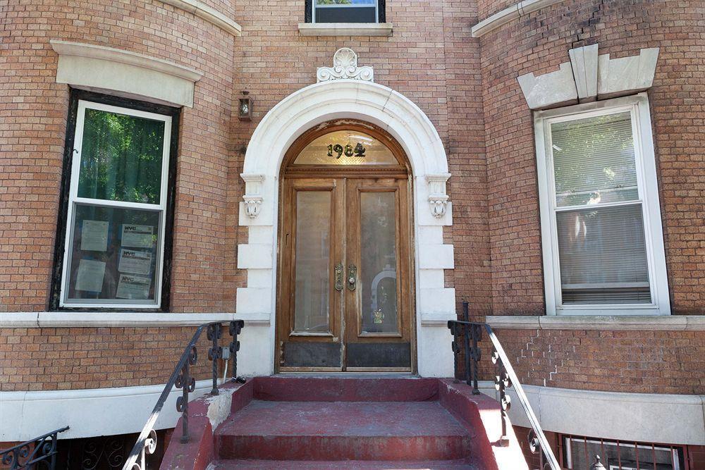 Morris (adults Only)