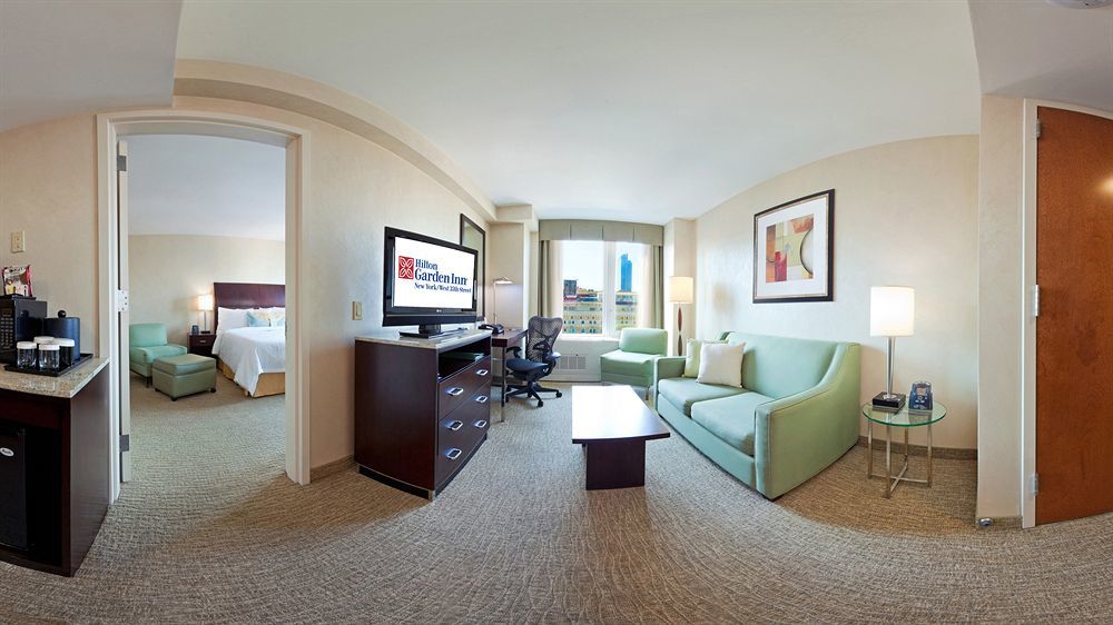 Hilton Garden West 35th Street 3*