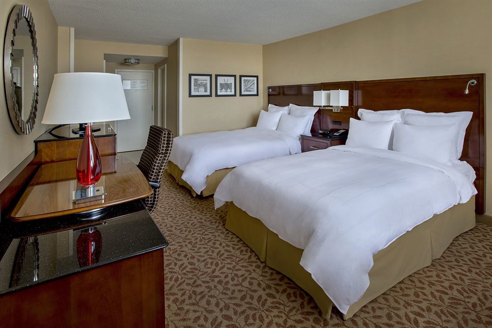 Laguardia Airport Marriott Hotel 4*