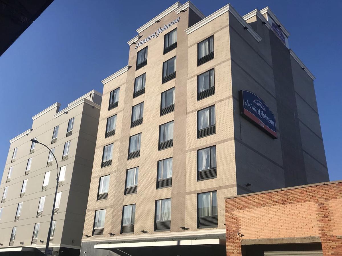 Hotel Howard Johnson By Wyndham Jamaica Ny Near Airtrain Jfk