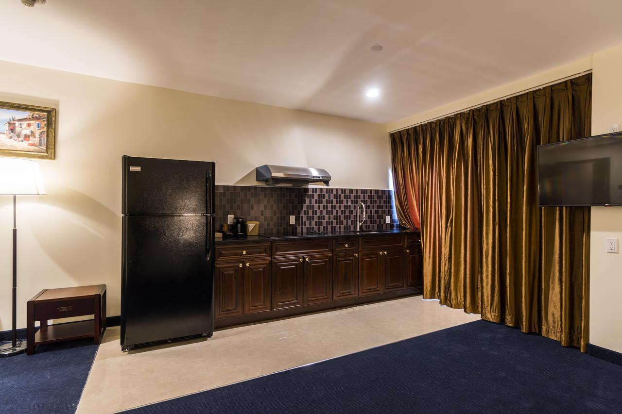 Hotel John 3*