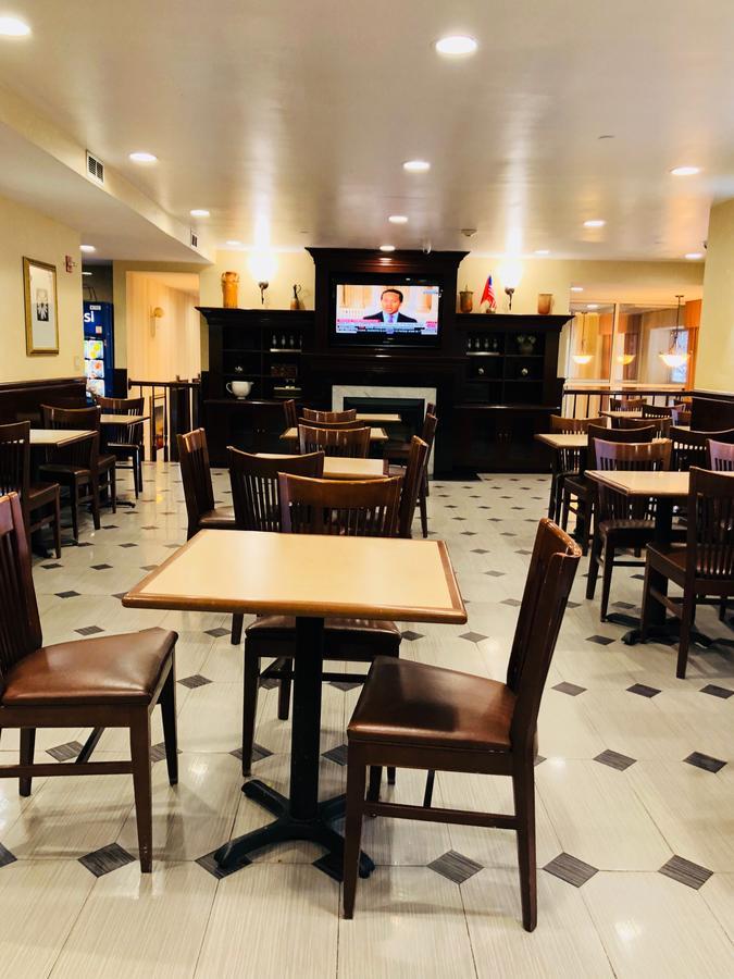 Hotel Queens County And 3*