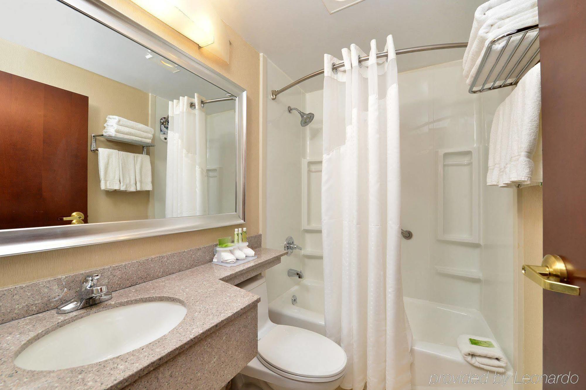 Hotel Express Kennedy Airport, An Ihg