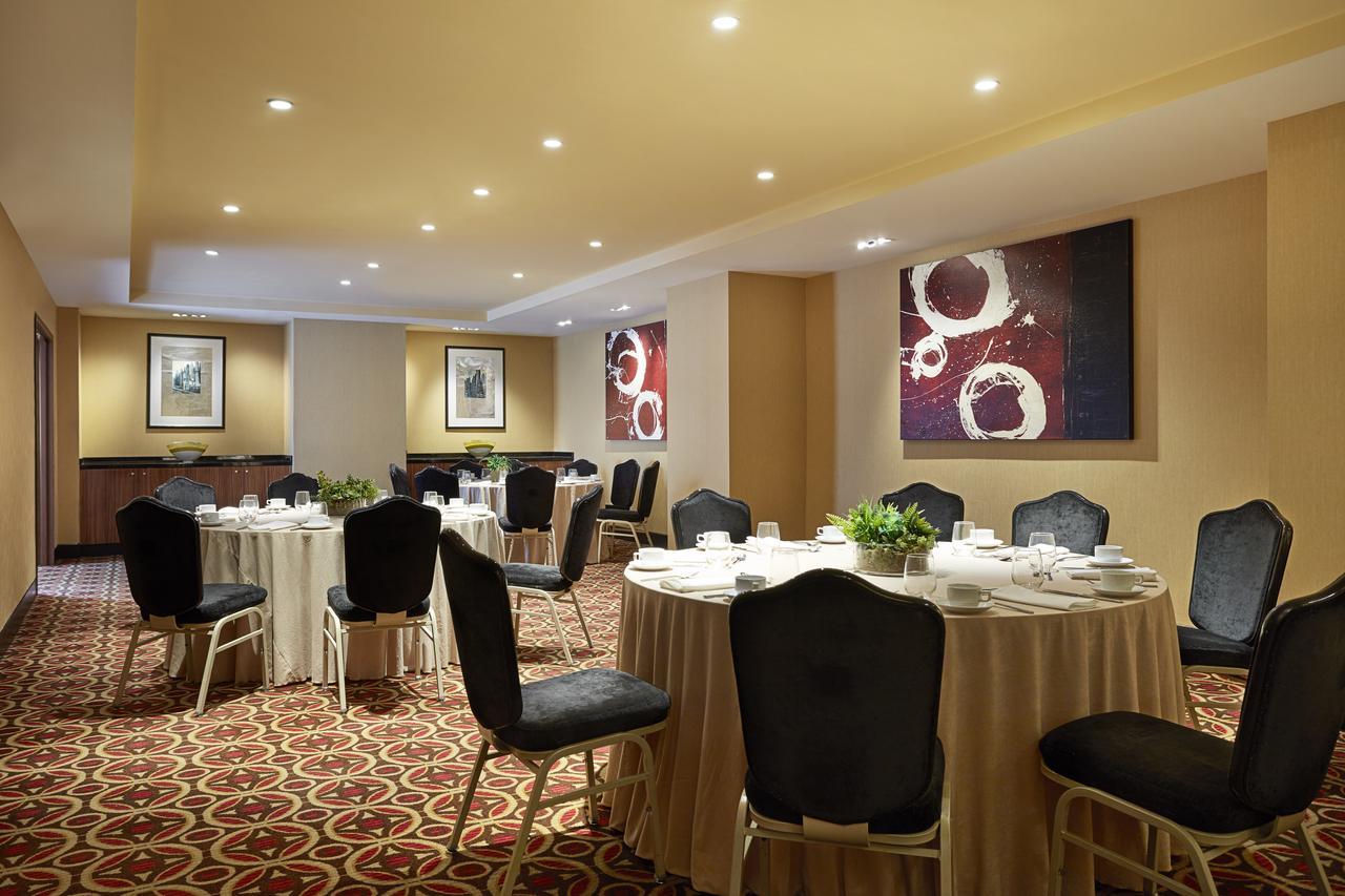 Marriott East Side Hotel 4*