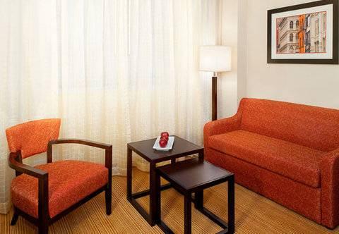 Courtyard By Marriott Manhattan / Soho