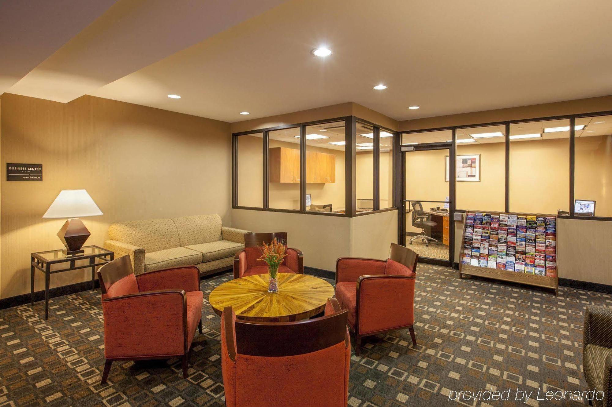 Hampton - Laguardia Airport Hotel 3*