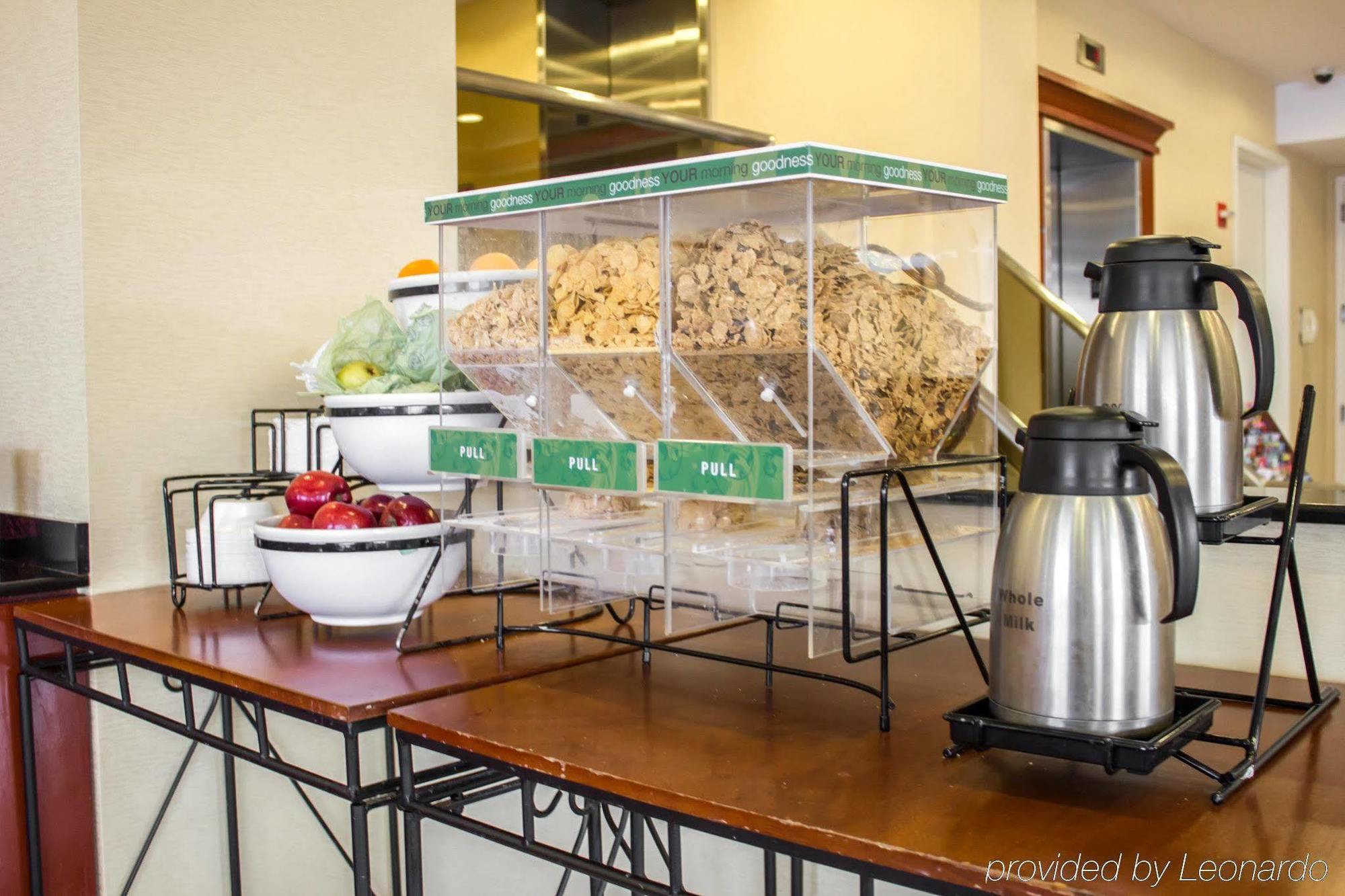 Hotel Comfort & Laguardia Airport 3*