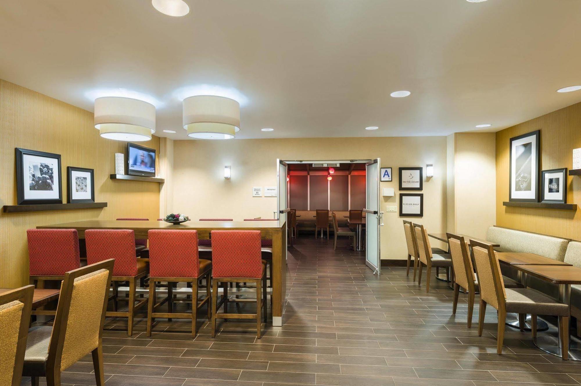 Hotel Hampton Manhattan - Times Square South 3*