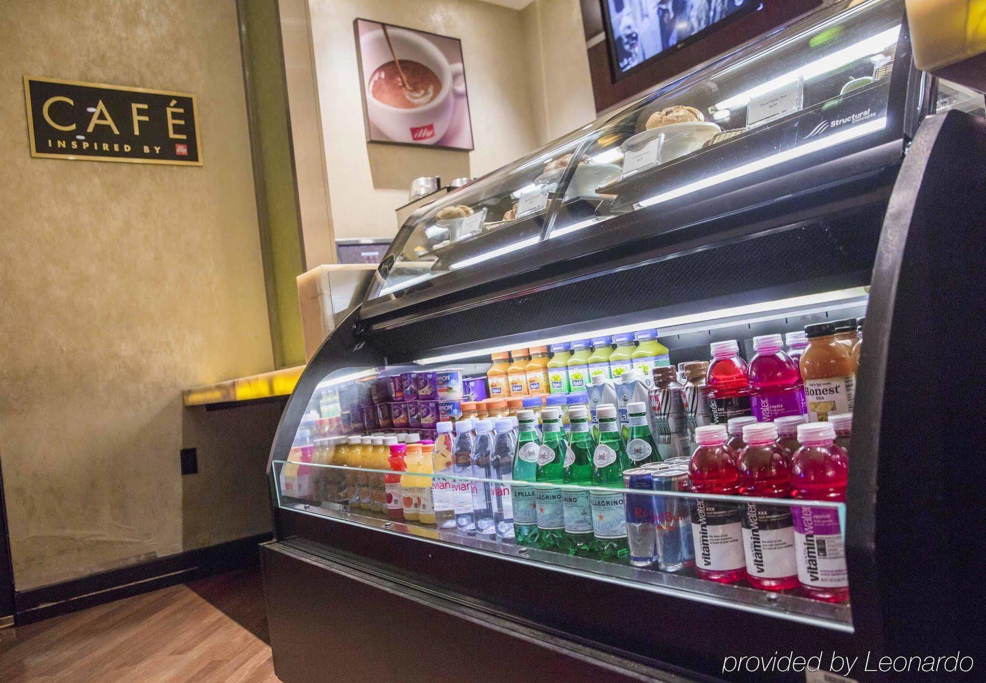 Marriott East Side Hotel 4*