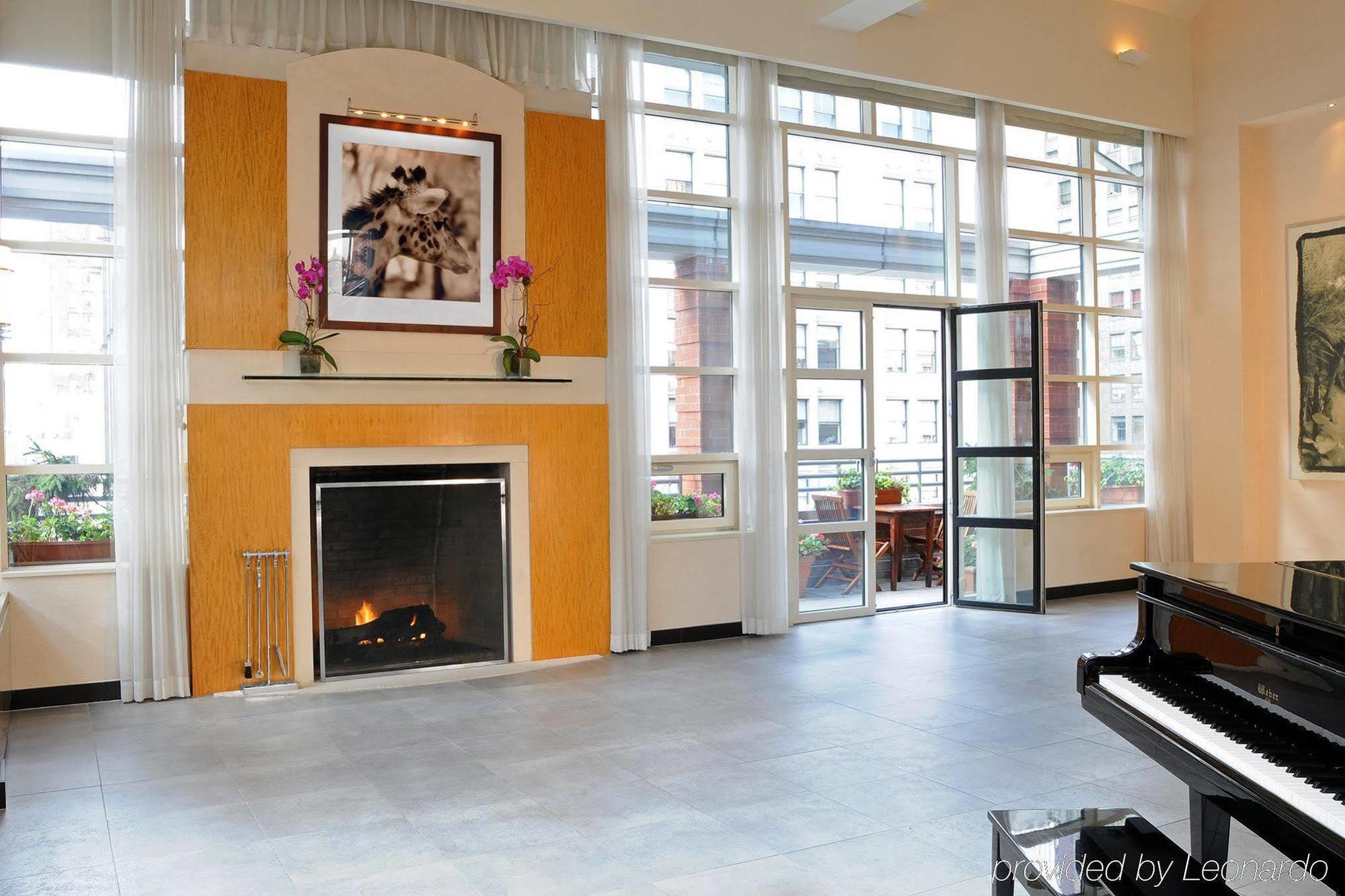 Giraffe By Library Collection Hotel New York