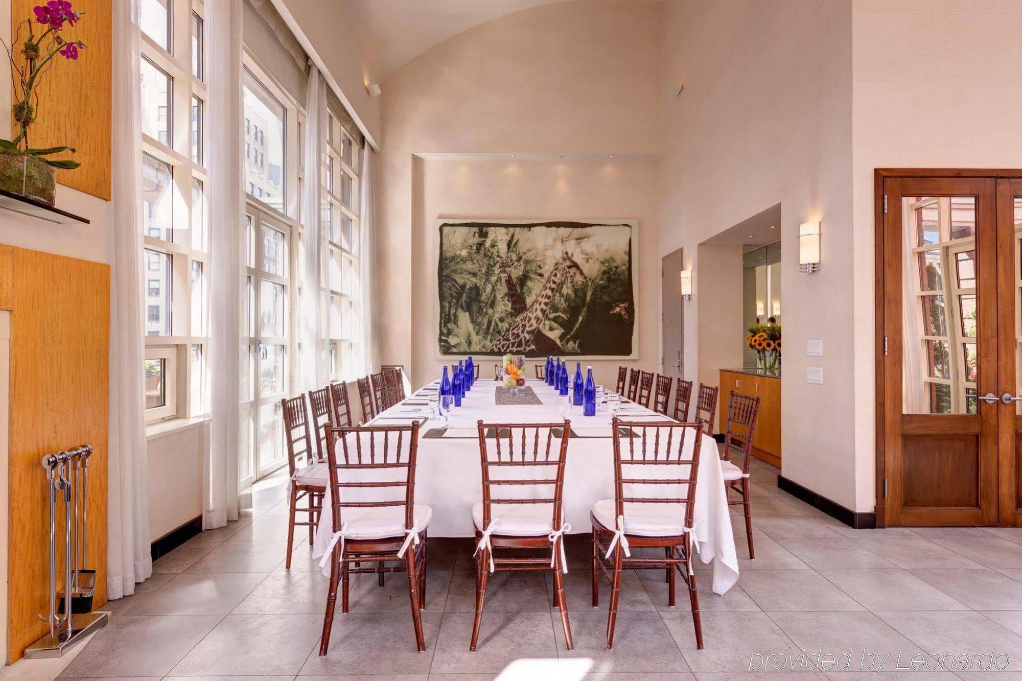 Giraffe By Library Collection 4* New York