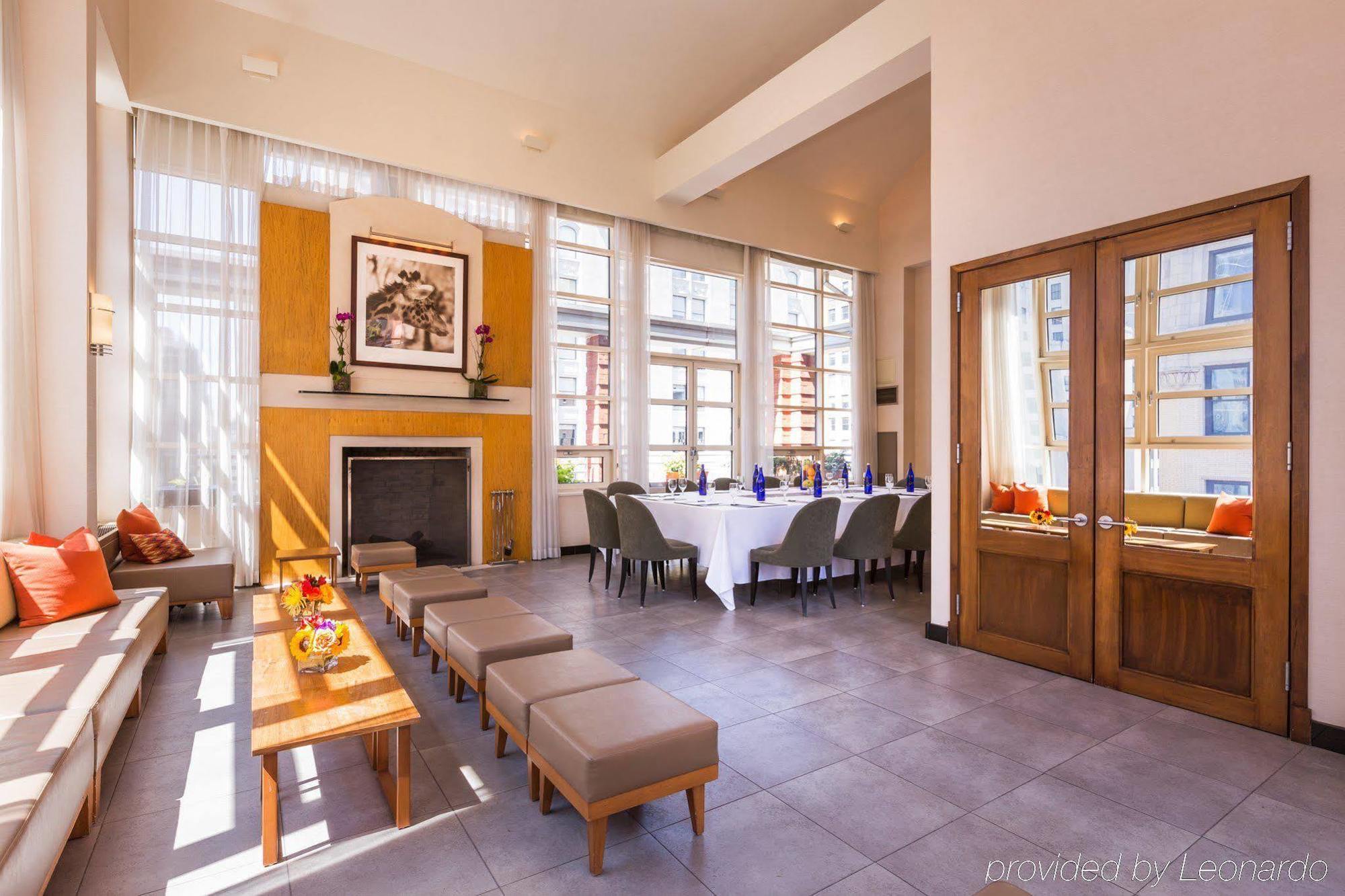 Hotel Giraffe By Library Collection 4*