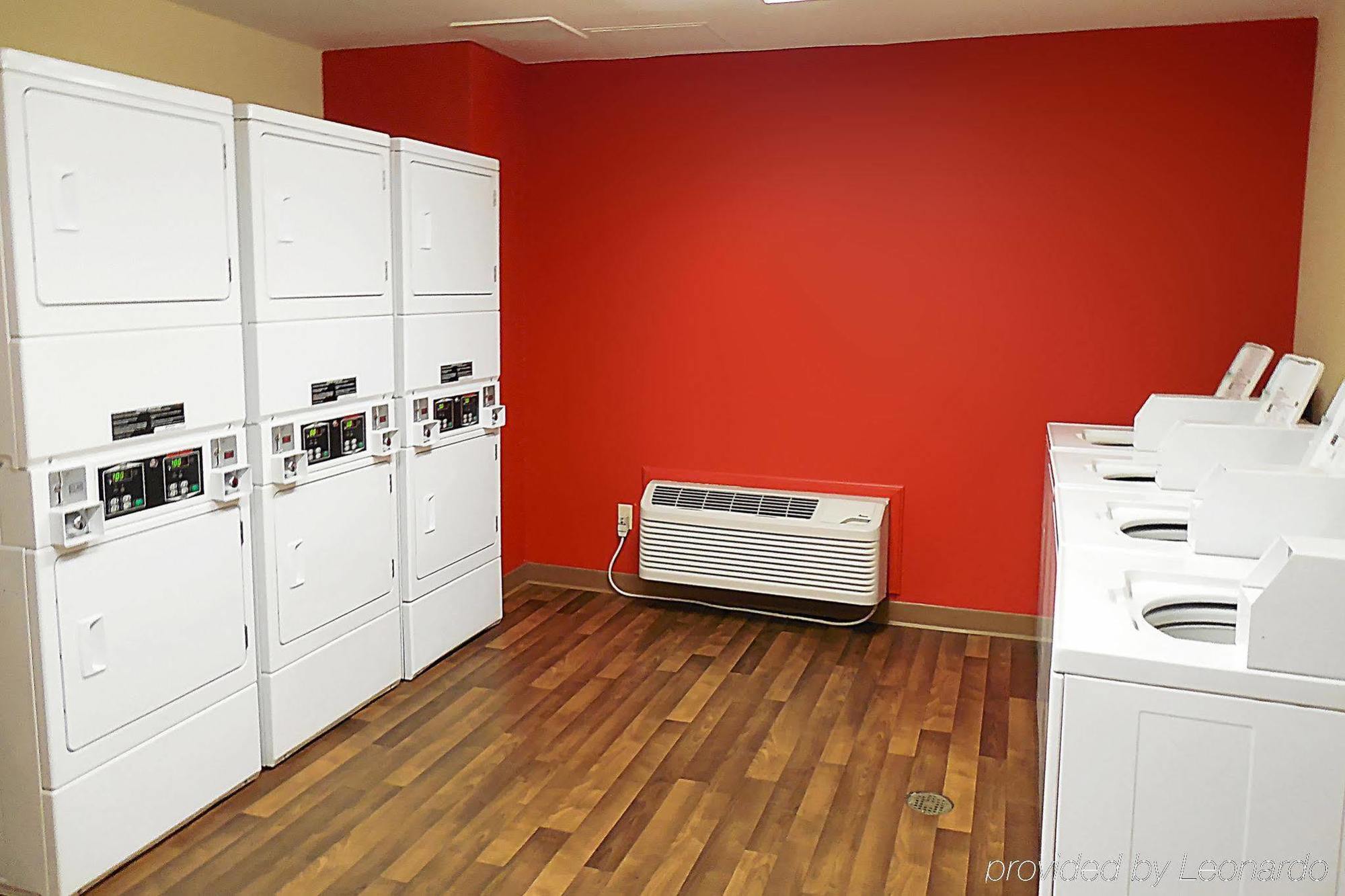 Extended America - - Laguardia Airport 2*