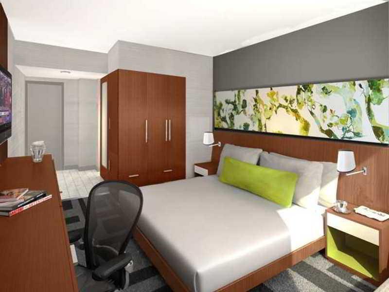 Hilton Garden Park South Hotel