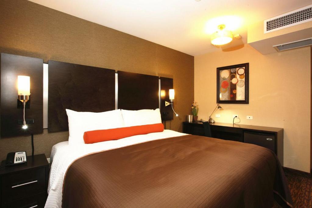 Howard Johnson Soho Hotel 3*