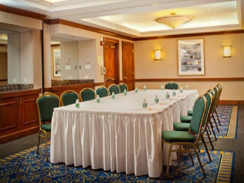 Courtyard By Marriott Jfk Airport Hotel 3*