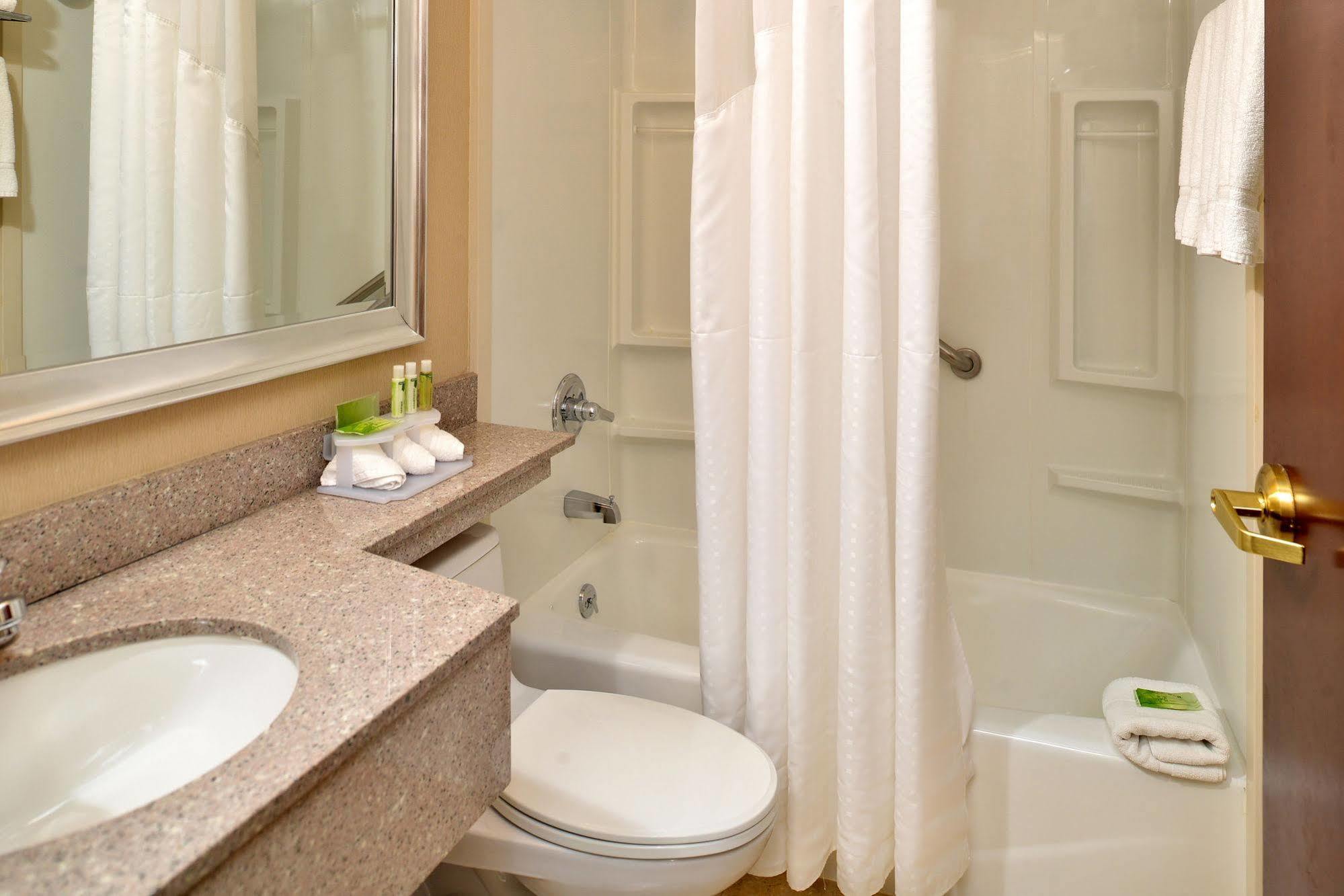 Express Kennedy Airport, An Ihg Hotel