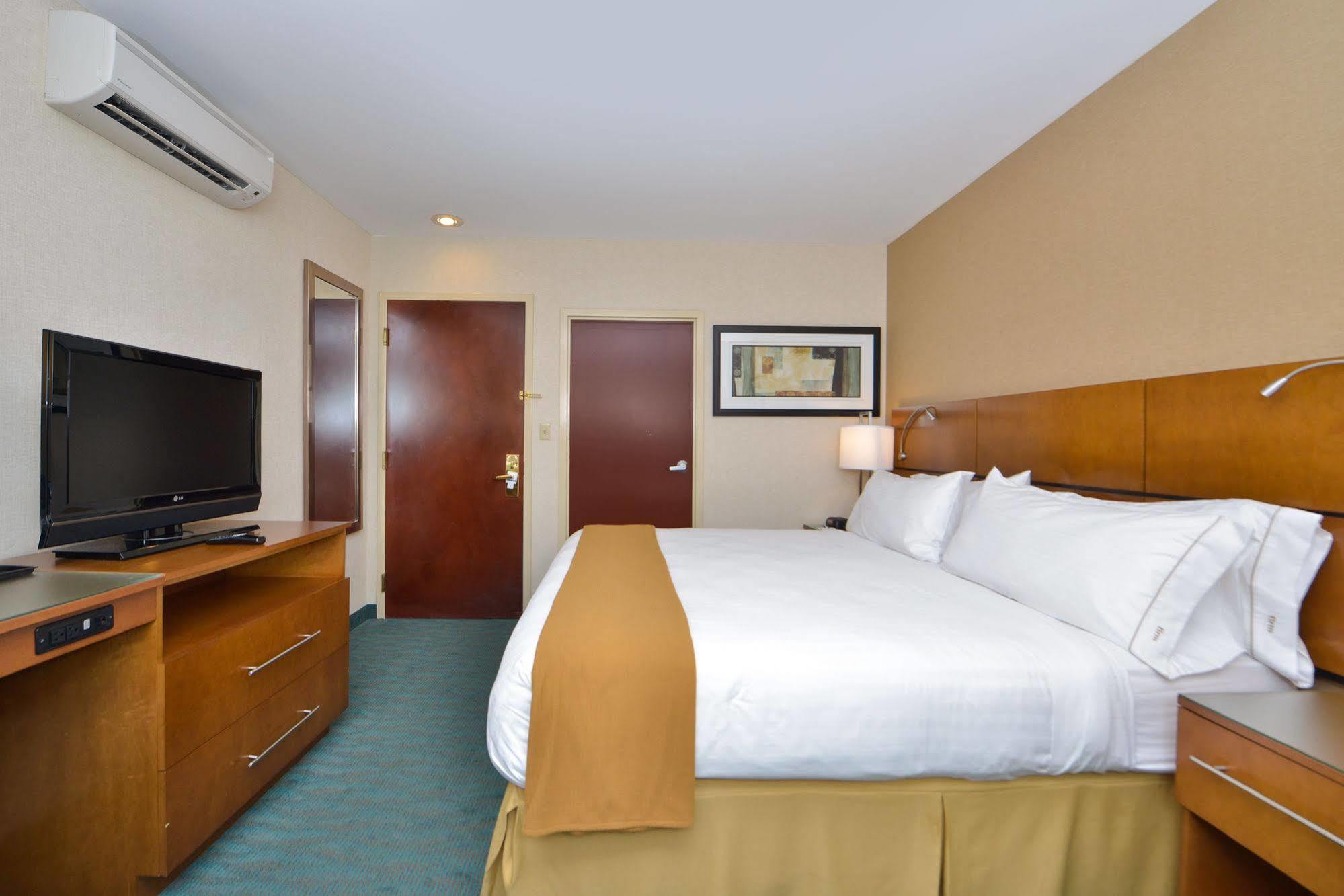 Hotel Express Kennedy Airport, An Ihg New York