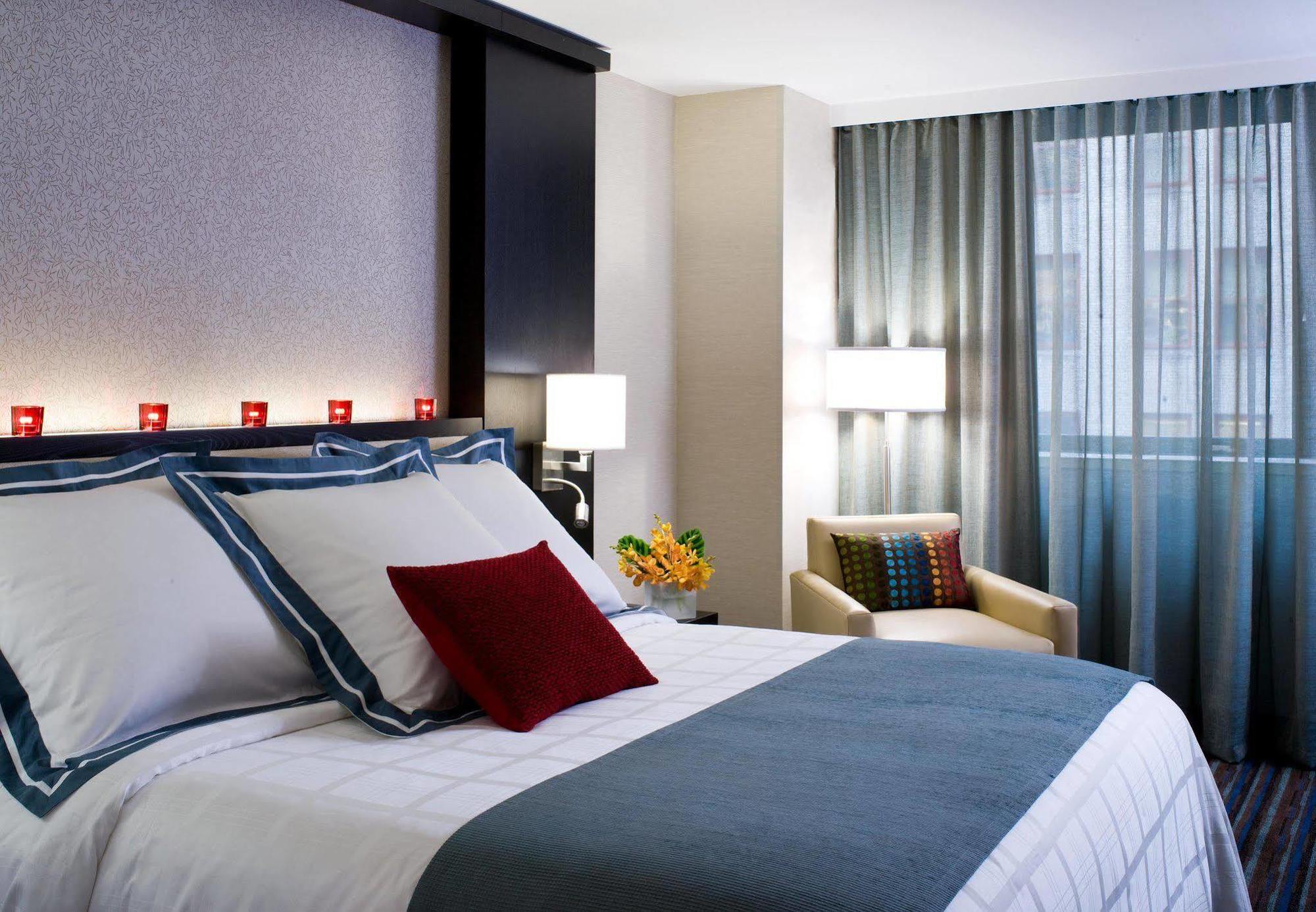 Courtyard Manhattan/times Square Hotel 3*