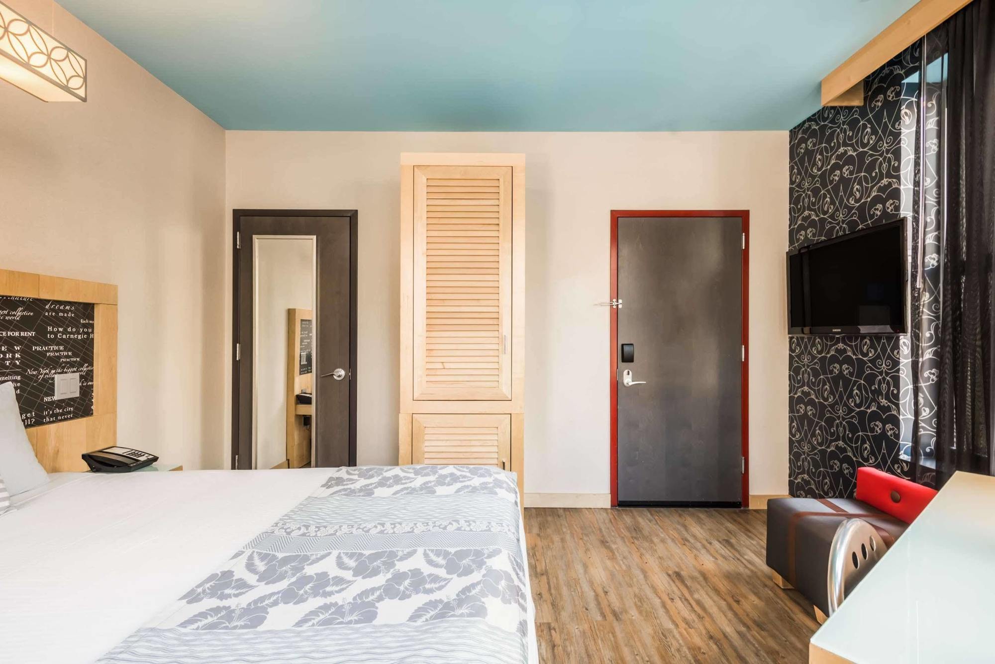 Courtyard Manhattan/times Square 3*