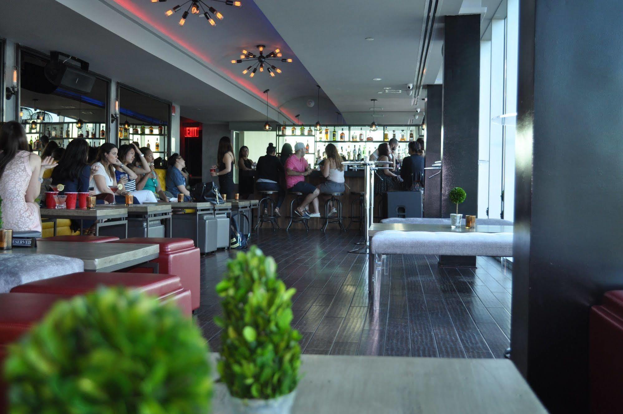 Wyndham Garden Chinatown Hotel 4*