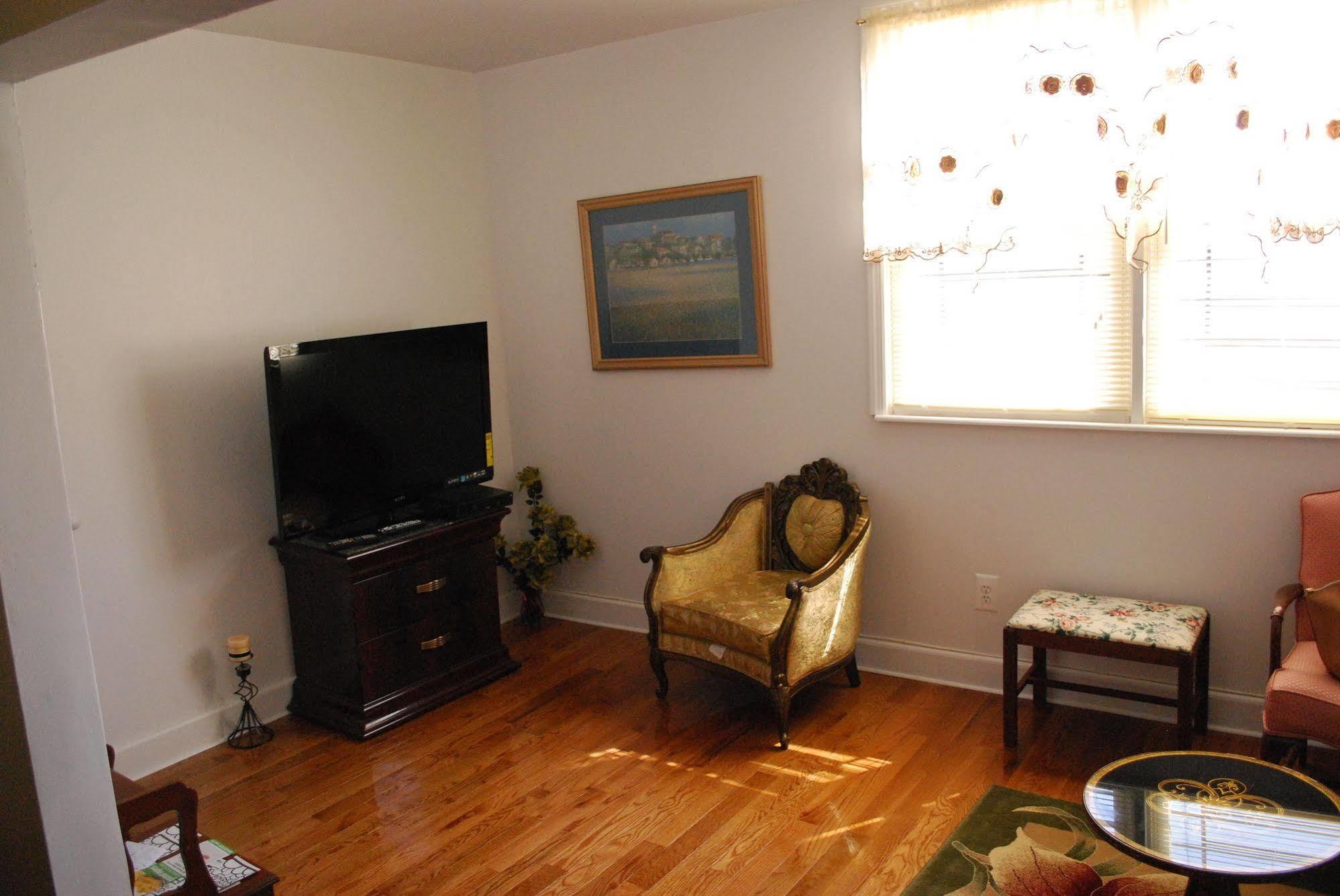 Delz Bed & Breakfast Hotel *