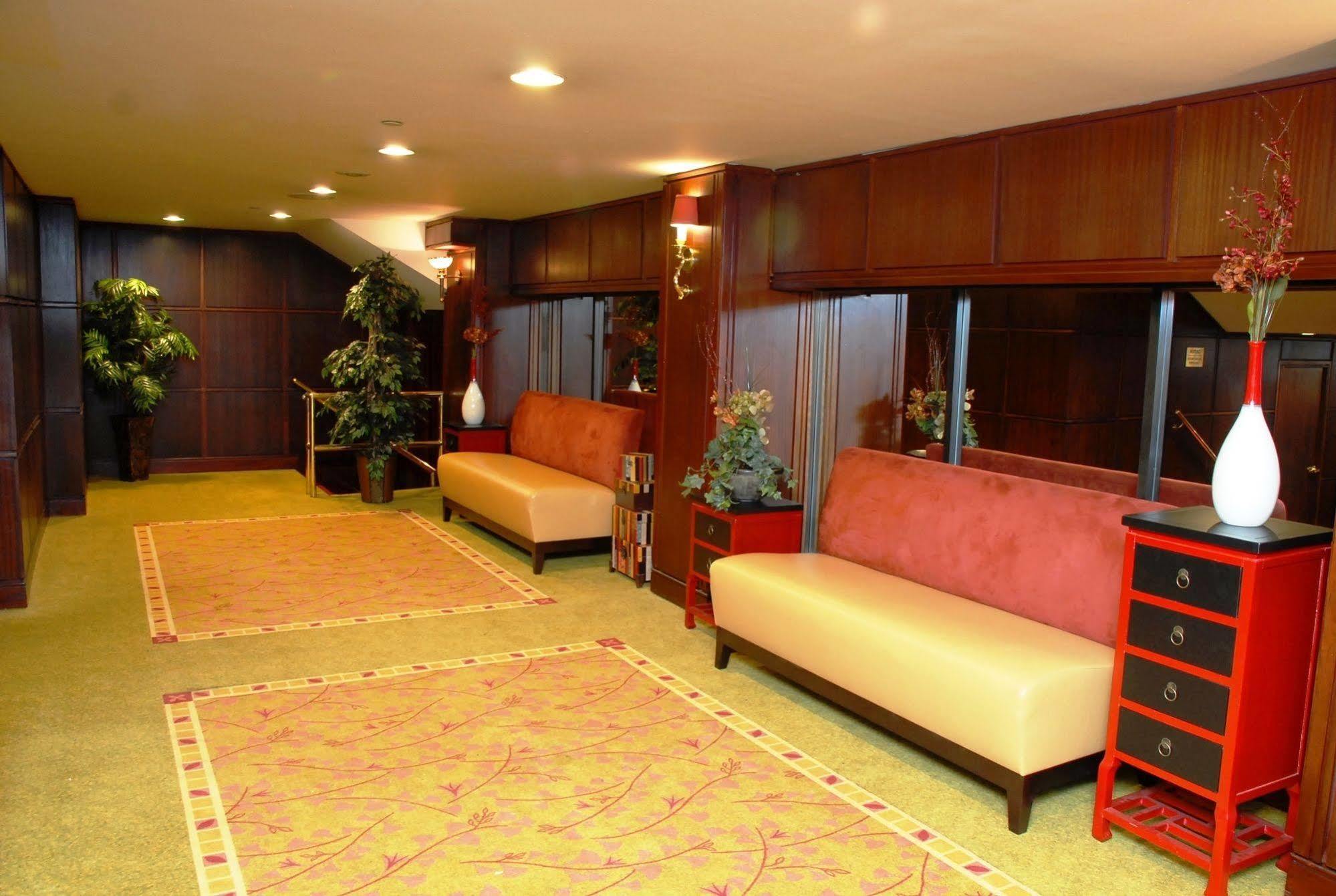 Hotel The Skyline New York