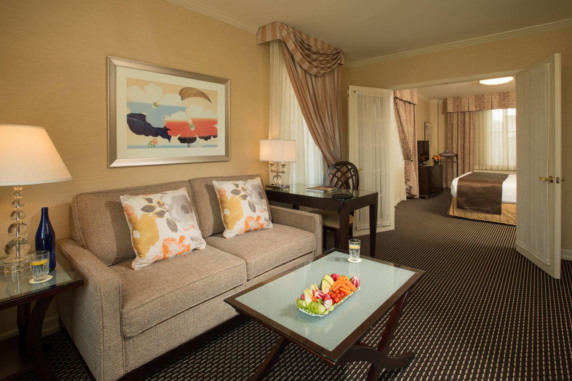 Excelsior Hotel 3*