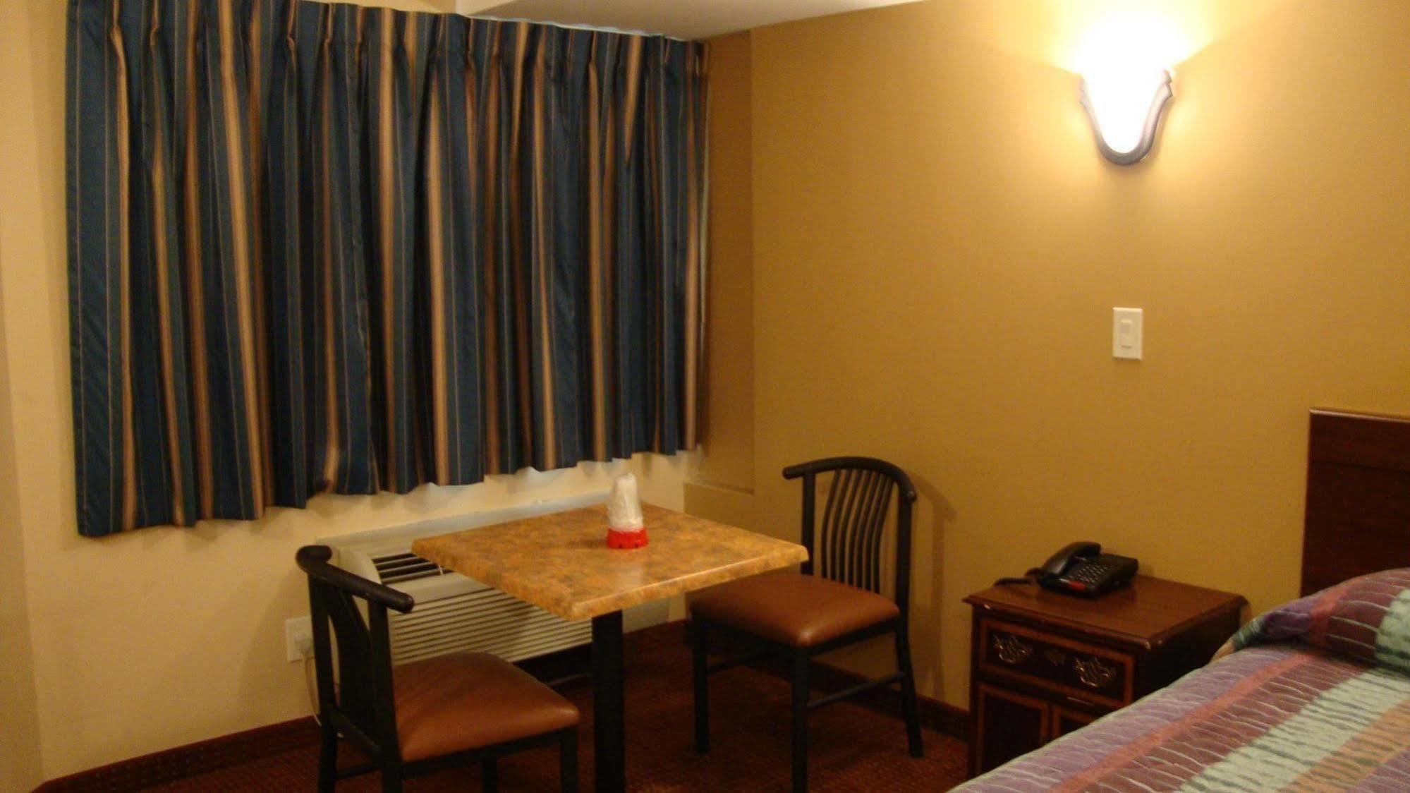 Oasis In Brooklyn Hotel New York