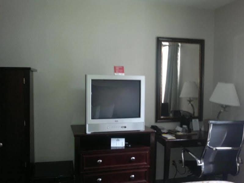 Hotel Days By Wyndham Long Island