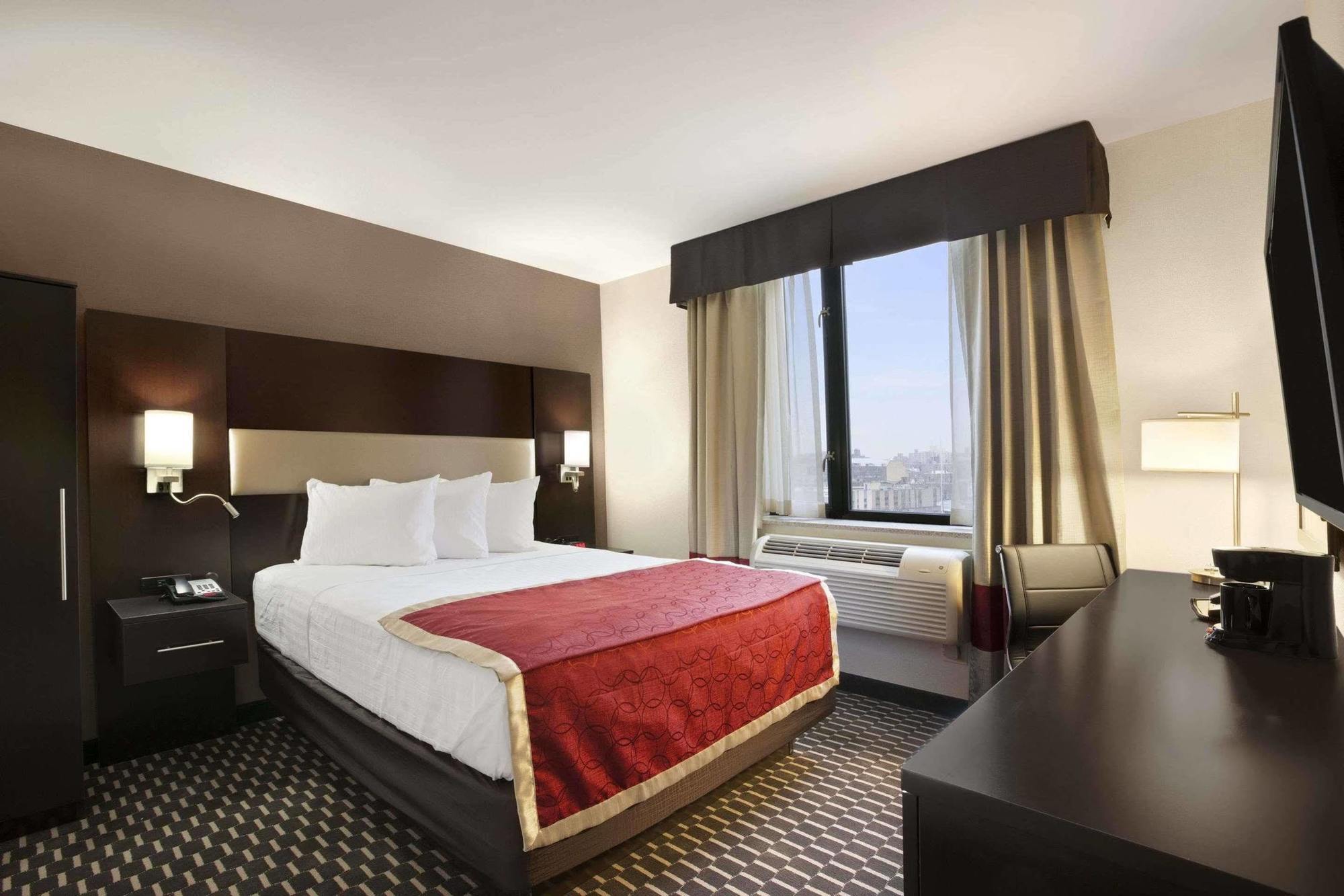 Howard Johnson By Wyndham Jamaica Ny Near Airtrain Jfk Hotel New York